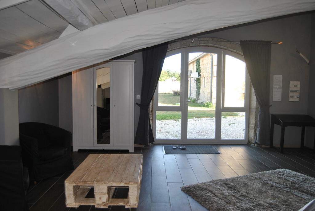مبيت وإفطار Civrac-de-Blaye La Grange De La Dupuise الغرفة الصورة